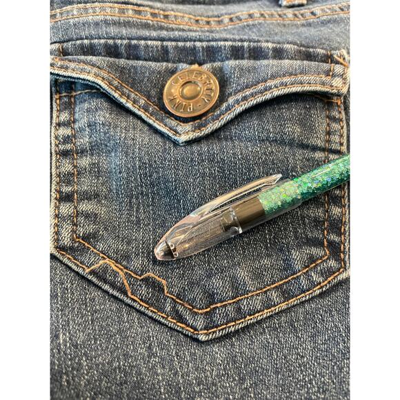 Celebrity Pink Junior size 7 denim capri with zipper detail - Picture 12 of 12